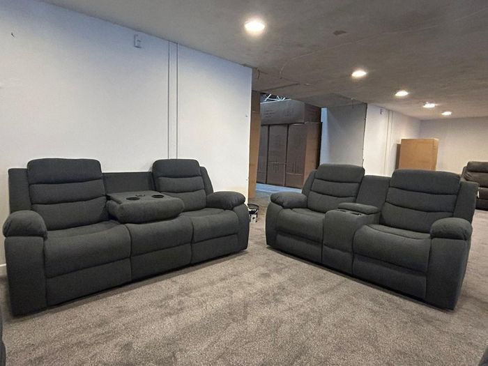 Massive Sale On Brand New Sofas. Multiple Stylist Options Available. Recliner,non Recliner, Leather And Fabric Couches