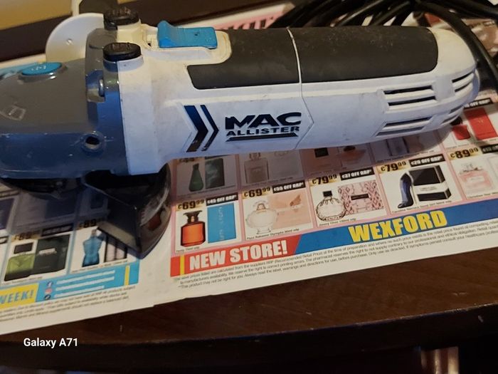 Mac Allister 750W 240V 115mm Corded Angle grinder - MSAG750 in excellent condition