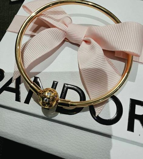 Pandora Moments Gold P Sparkling Pave Bangle Size 20cm Brand New