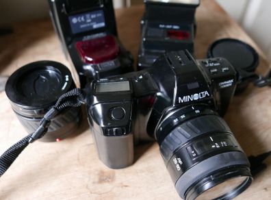 MINOLTA Dynax 7000i with three Lenses and two Lamps Tested