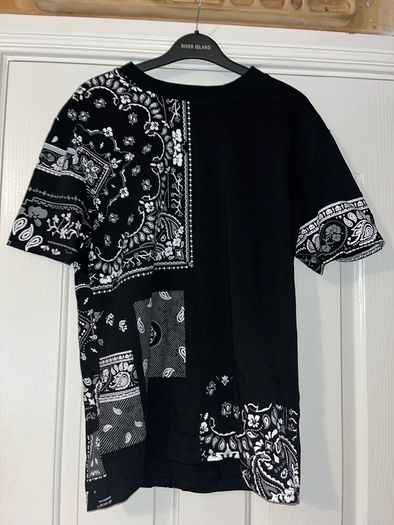 Black and White t shirt size large