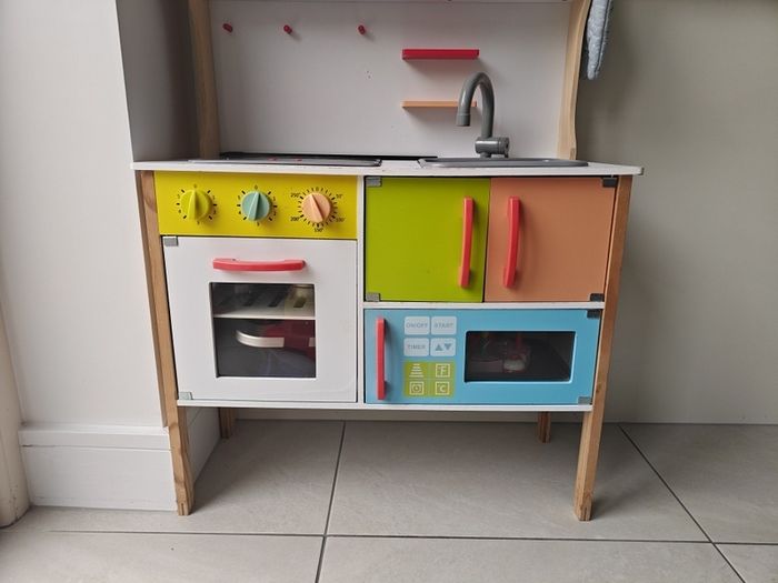 Play kitchen
