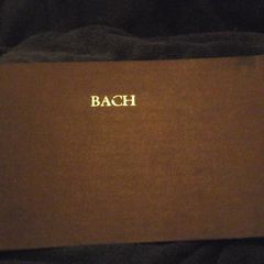 Les dous du petite livre d'Anna magdalena Bach.sheet music book.