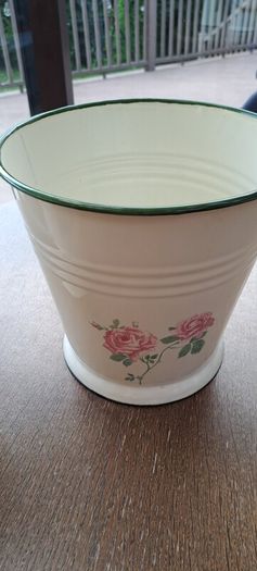 Floral jug and bucket
