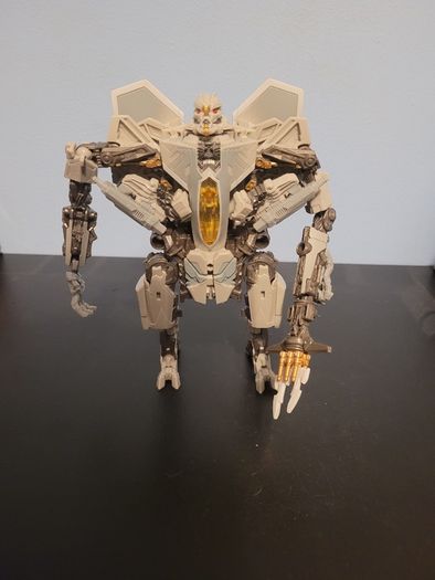 Studio series 06 Starscream