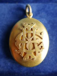 Victorian Gold Plated Photo Locket Picture Jewelry Pendant