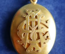 Victorian Gold Plated Photo Locket Picture Jewelry Pendant