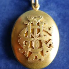 Victorian Gold Plated Photo Locket Picture Jewelry Pendant