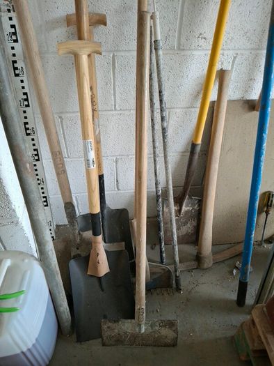 shovel / spade