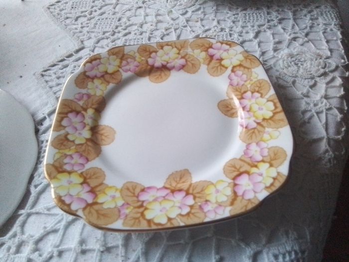 Royal Albert/Queen Anne Cake Plates