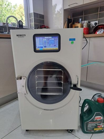 HFD4 Vacuum Freeze Dryer 4 to 6kg Capacity Complete Setup