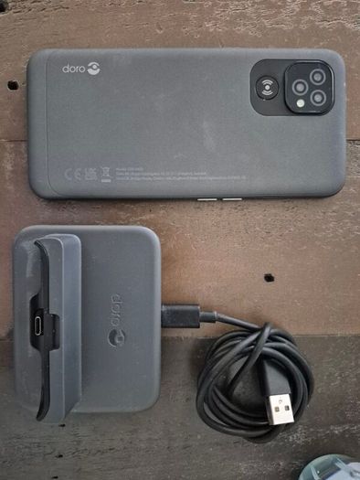 Doro 8100 smartphone
