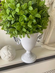 ShabbyChic Urns 22e  each or 2 for 40e