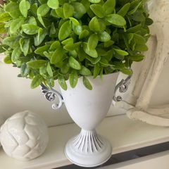 ShabbyChic Urns 22e  each or 2 for 40e