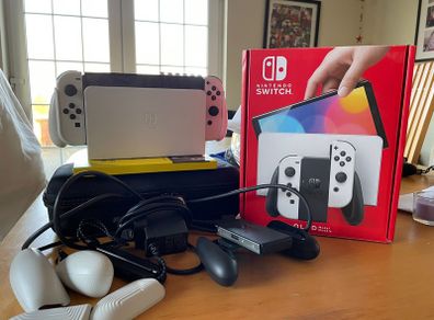 Nintendo Switch OLED (White, 64GB)