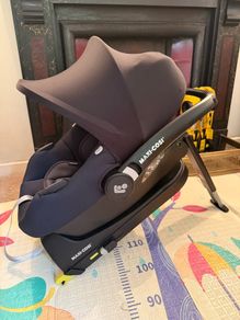 Maxi-Cosi CabrioFix Car Seat + ISOFIX Base Set