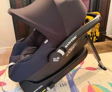 Maxi-Cosi CabrioFix Car Seat + ISOFIX Base Set