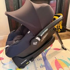 Maxi-Cosi CabrioFix Car Seat + ISOFIX Base Set