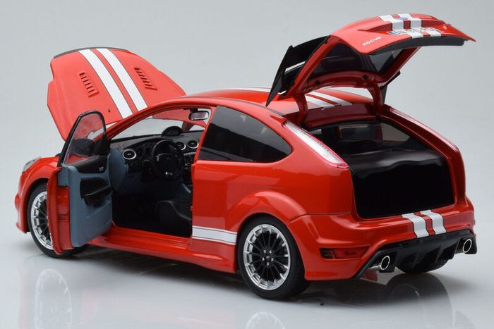 Ford Focus RS mk2 Le Mans Edition 2010 New in Box 1/18