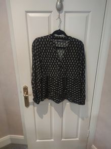 navy print top
