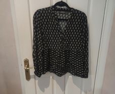 navy print top