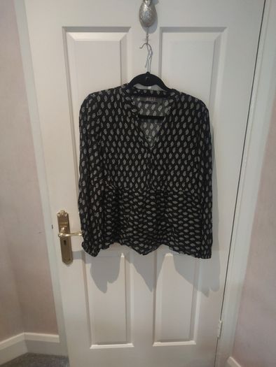 navy print top