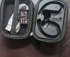 Airbuds box