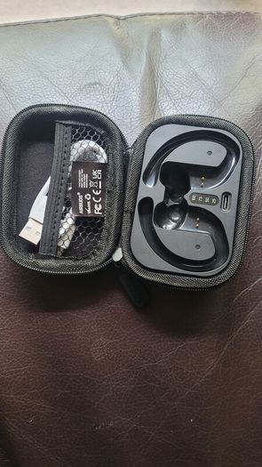 Airbuds box