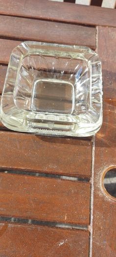 Guinness vintage heavy pressed glass ashtray,,,collectors item, unusual with clear glass ,guinness logo on the 4 sides ,,see pictures for condition, sold as seen ,