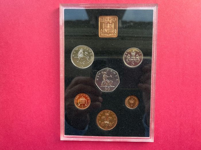 Decimal Coinage Of Great Britain And Northern  Ireland  Proof Set 1971