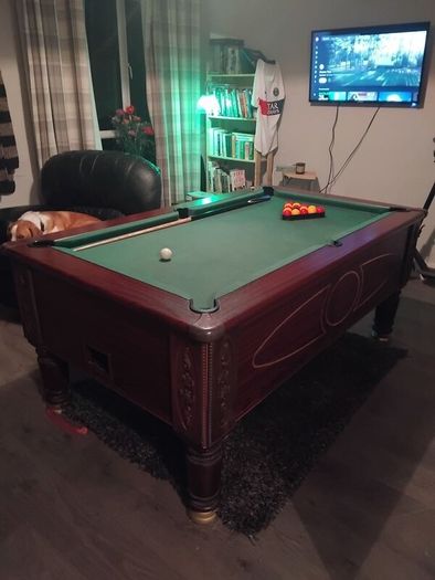 Pool table
