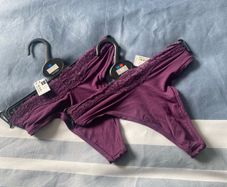Size 40-42 (10-12) thongs x2