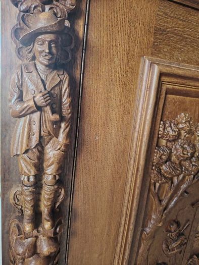 Beautiful antique oak cabinet