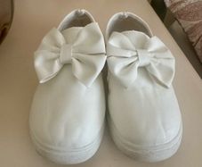 Girls trainers