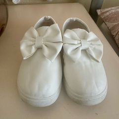 Girls trainers