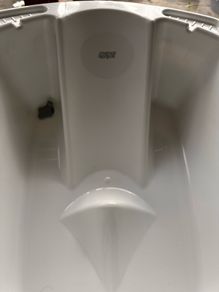 Spacious bath tub for babies