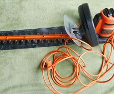 BLACK+DECKER 18-Inch Electric Hedge Trimmer