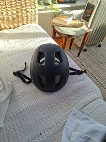 Adult's Bicycle Helmet