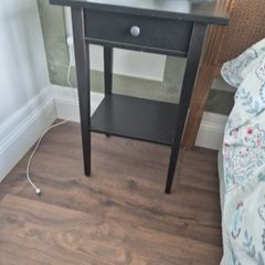 2 bedside tables