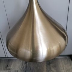 2 Ceiling pendant lights