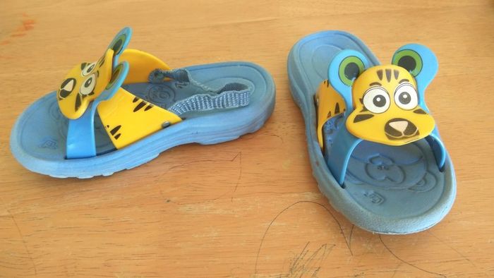 Unisex sandals