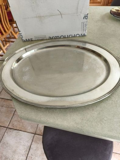A beautiful heavy oval silver-plated tray WITH 2 HANDLES 51 X 38 CM.