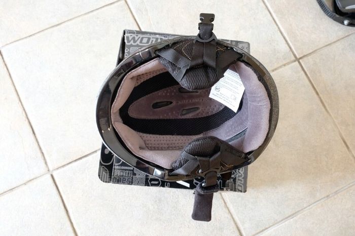 Snowboard, bindings and helmet