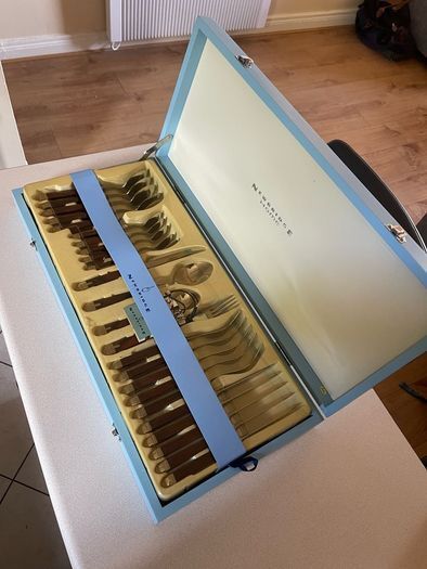 Newbridge Silverware 24 pc Steak Set