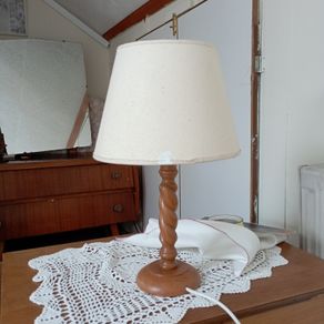 Table lamp