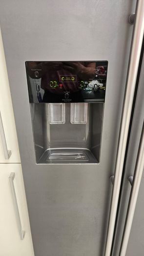 American Fridge with water and ice dispenser