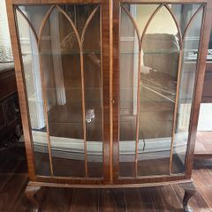 Glass display cabinet
