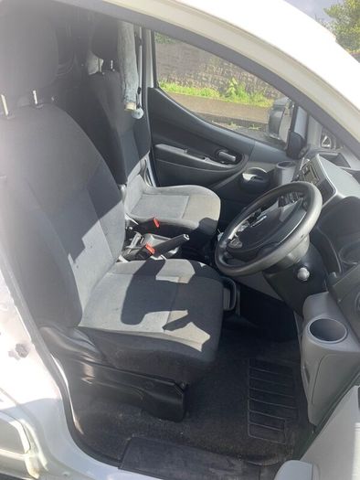 Nissan ENV200 2019