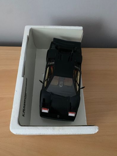 Lamborghini Countach 1988 1/18 Burago Model Car