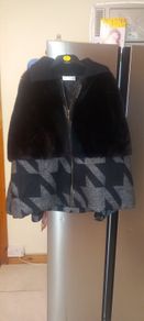 ladies print sleeveless top/cape